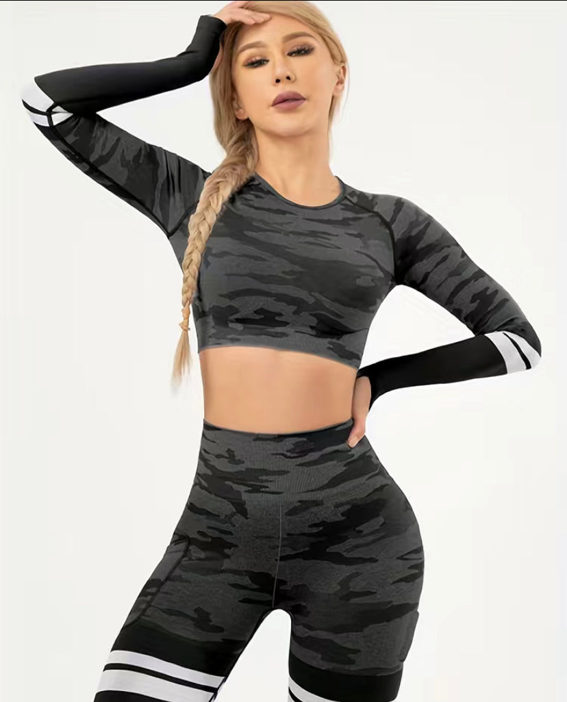 TWO PIECES SPORT SUIT